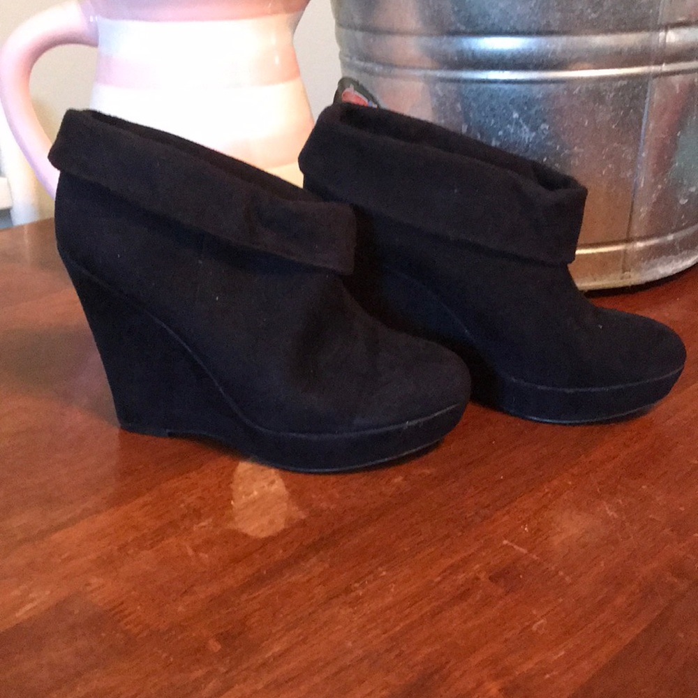 Kelsi Dagger black suede wedge bootie size 6 EUC